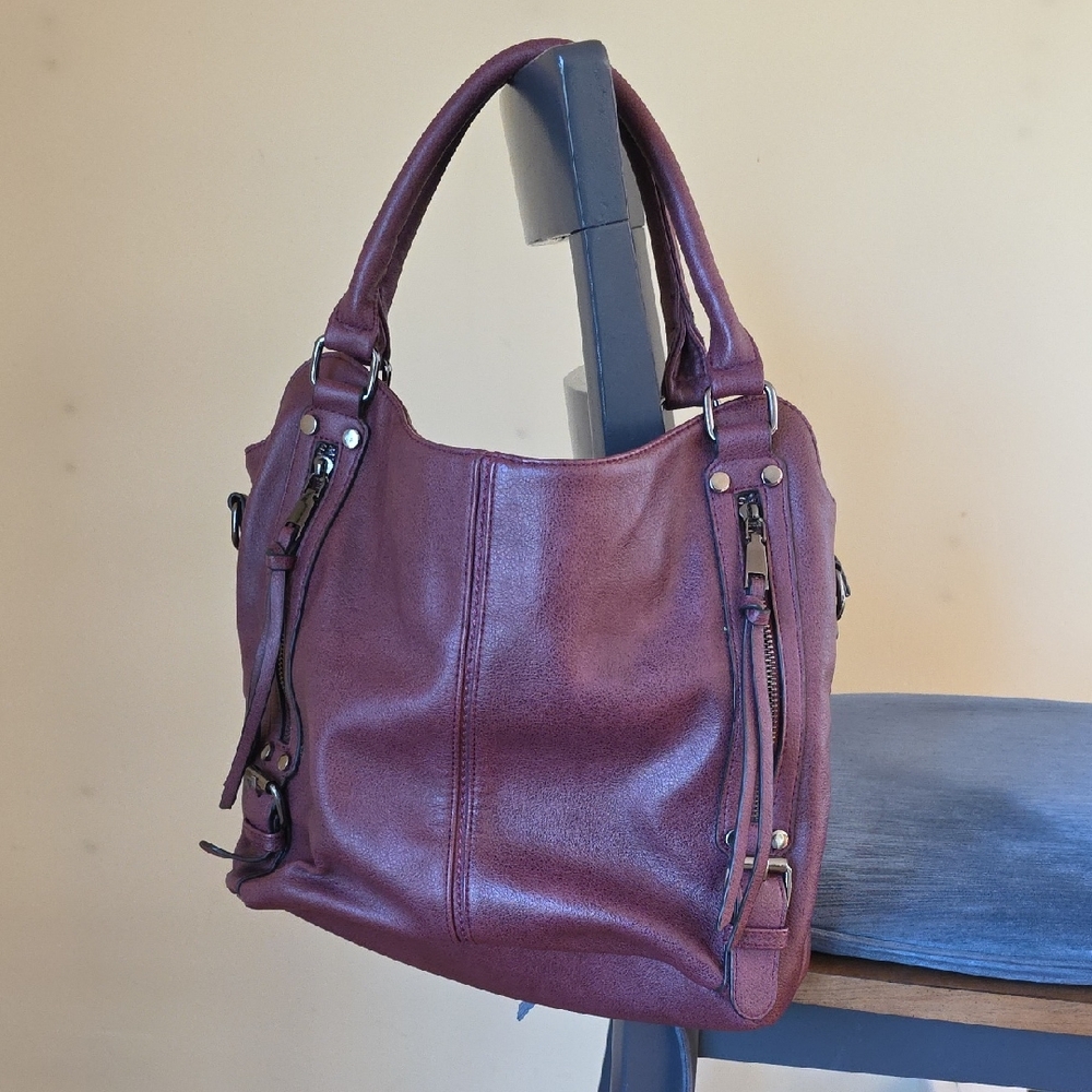 Chic Burgundy Leather Shoulder Bag